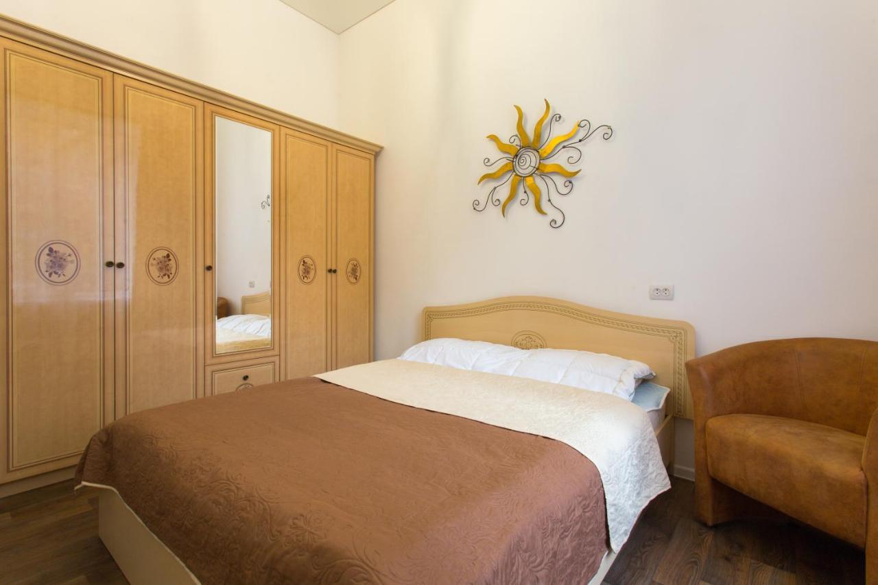 Pushkinskaya street Apartment Kharkiv Bagian luar foto
